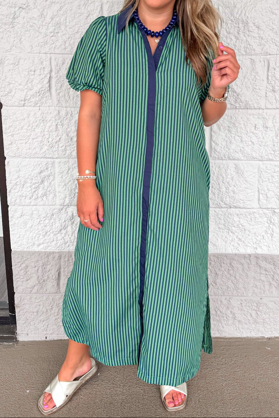 Vestido midi azul marino y verde Striped Muse rojo