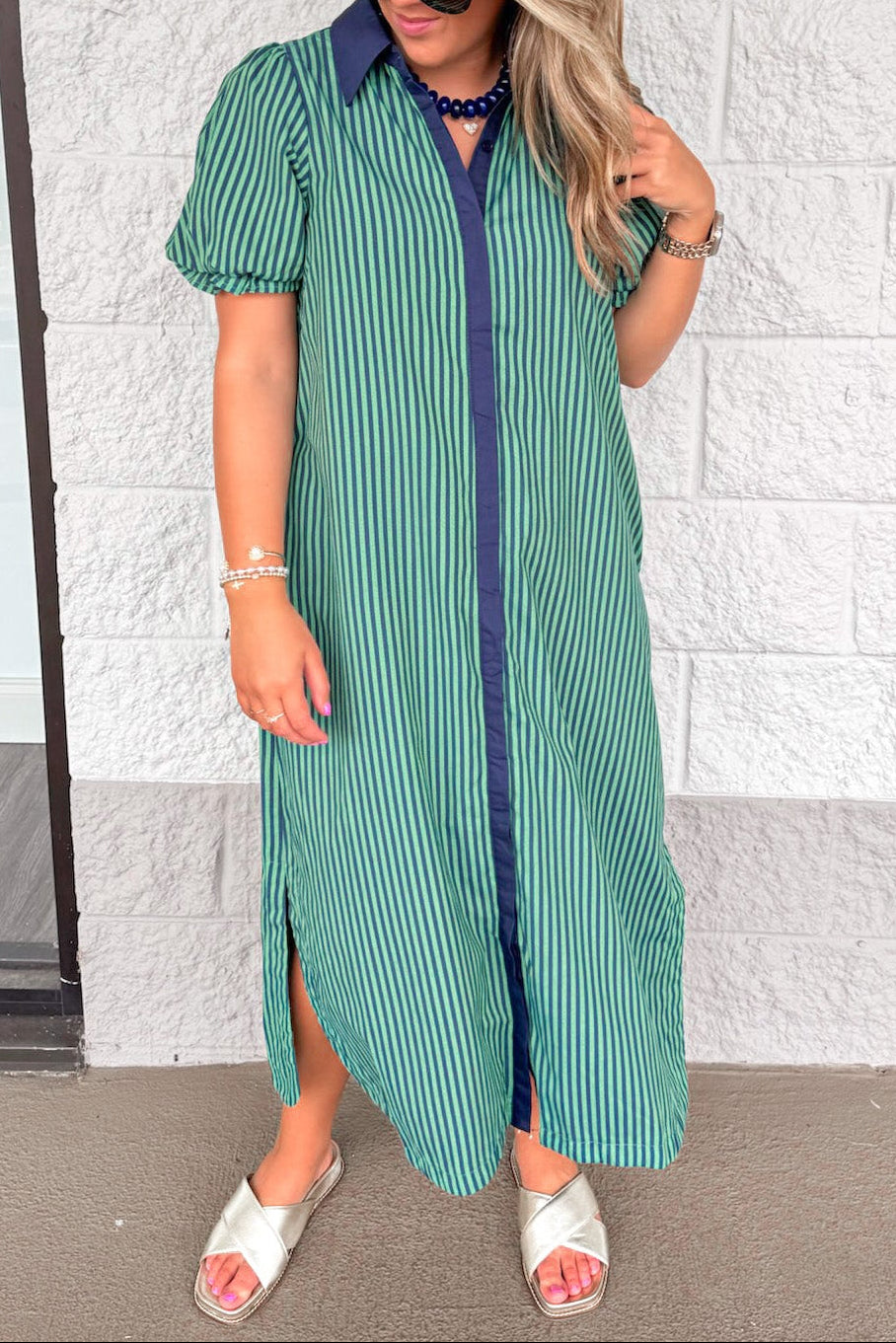Vestido midi azul marino y verde Striped Muse rojo